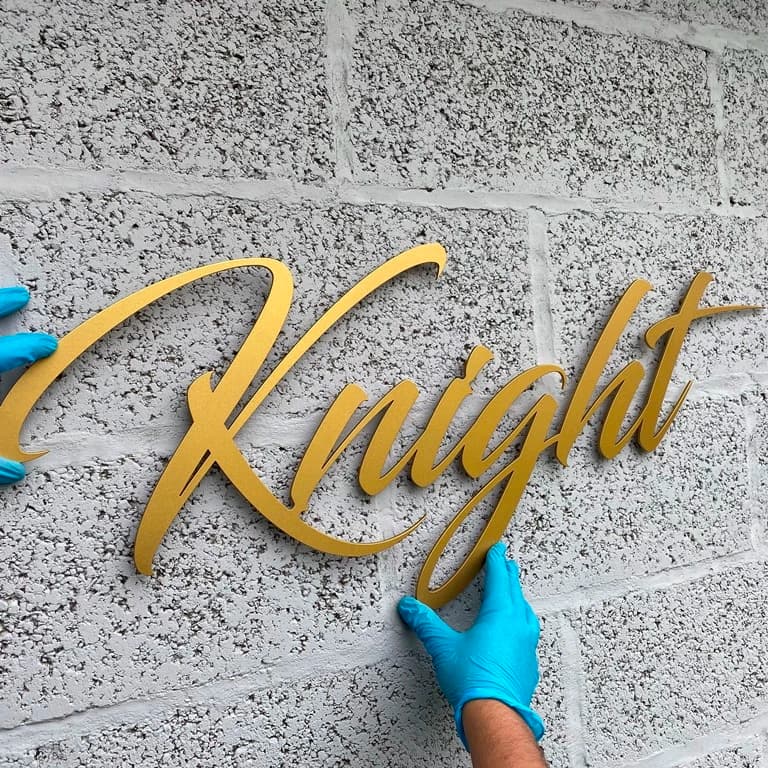 Enseigne sur mesure design moderne