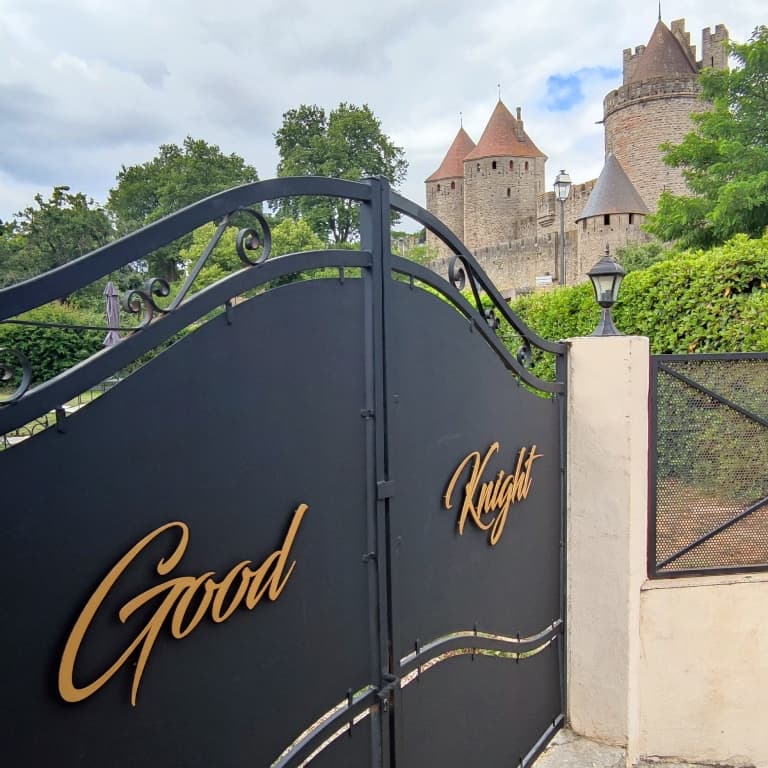 Enseigne dorée personnalisée sur mesure