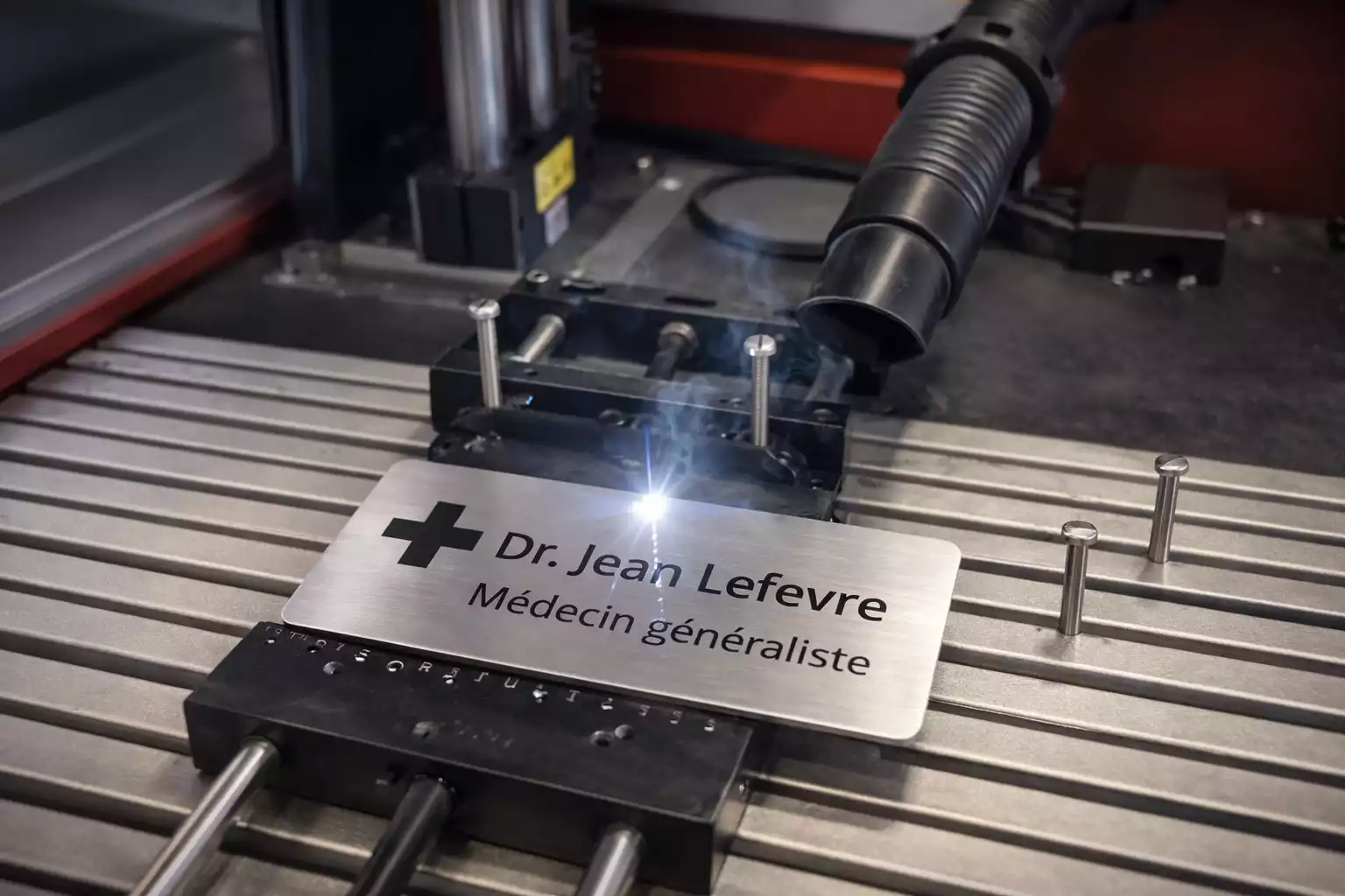 Atelier de fabrication de plaques et enseignes