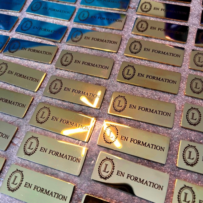 plaque dorure or sur inox poli mirroir  14 — exemple de plaque