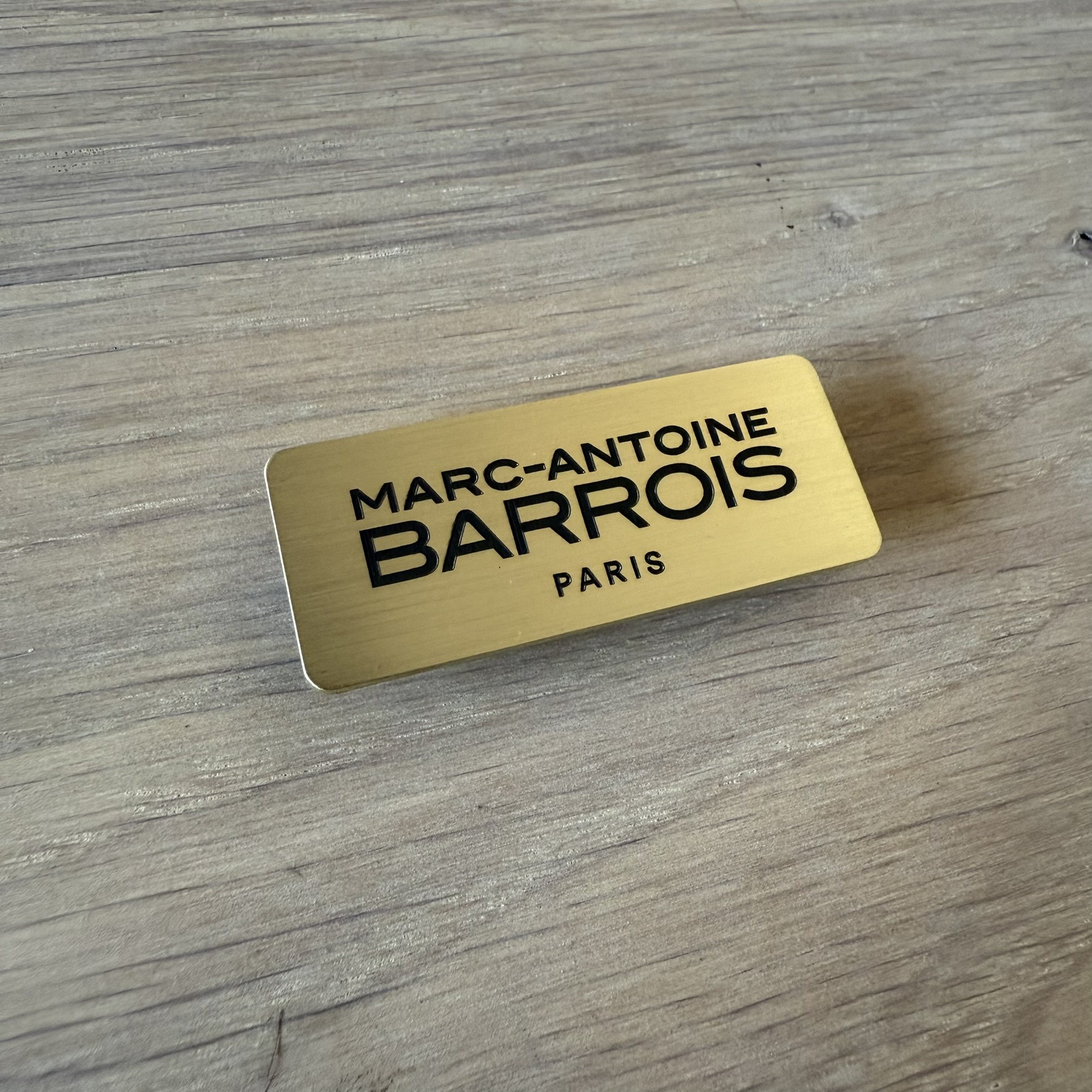 Badge laiton brosse — Badges et Accessoires Gravés