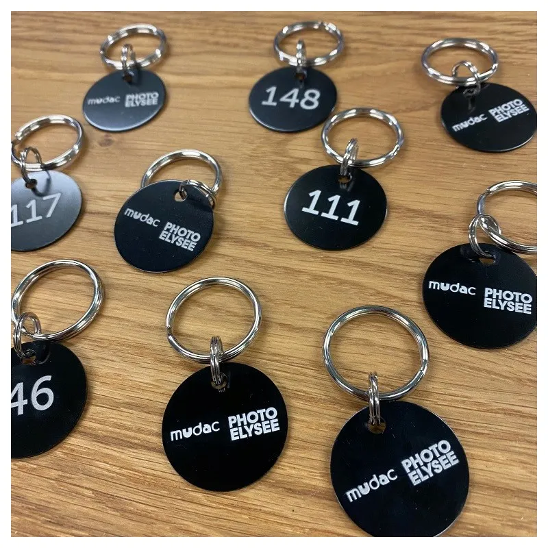 Porte-clé rond noir en Porte-clé rond noir – recto/verso — Porte-clés Gravés