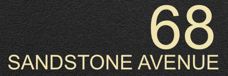Plaque habitation "SandsTone Avenue" - Ral noir structure • 150x50 mm • Entretoises soudées